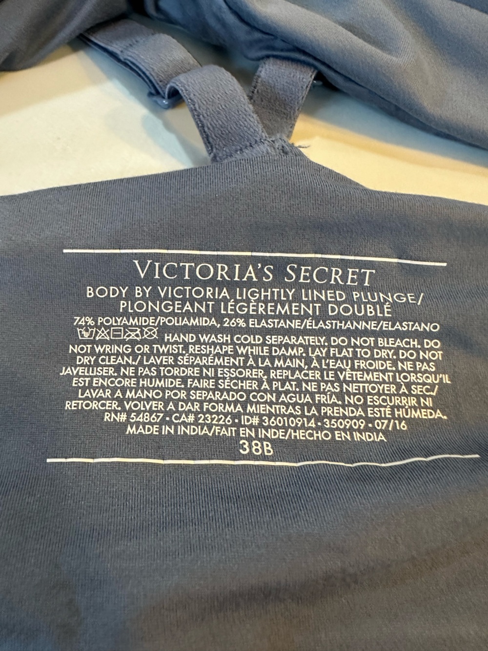 Victoria's Secret Smooth Padded Plunge Bra - Picture 3 of 4